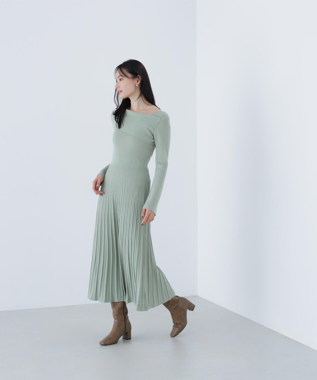 アシメネックニットワンピース