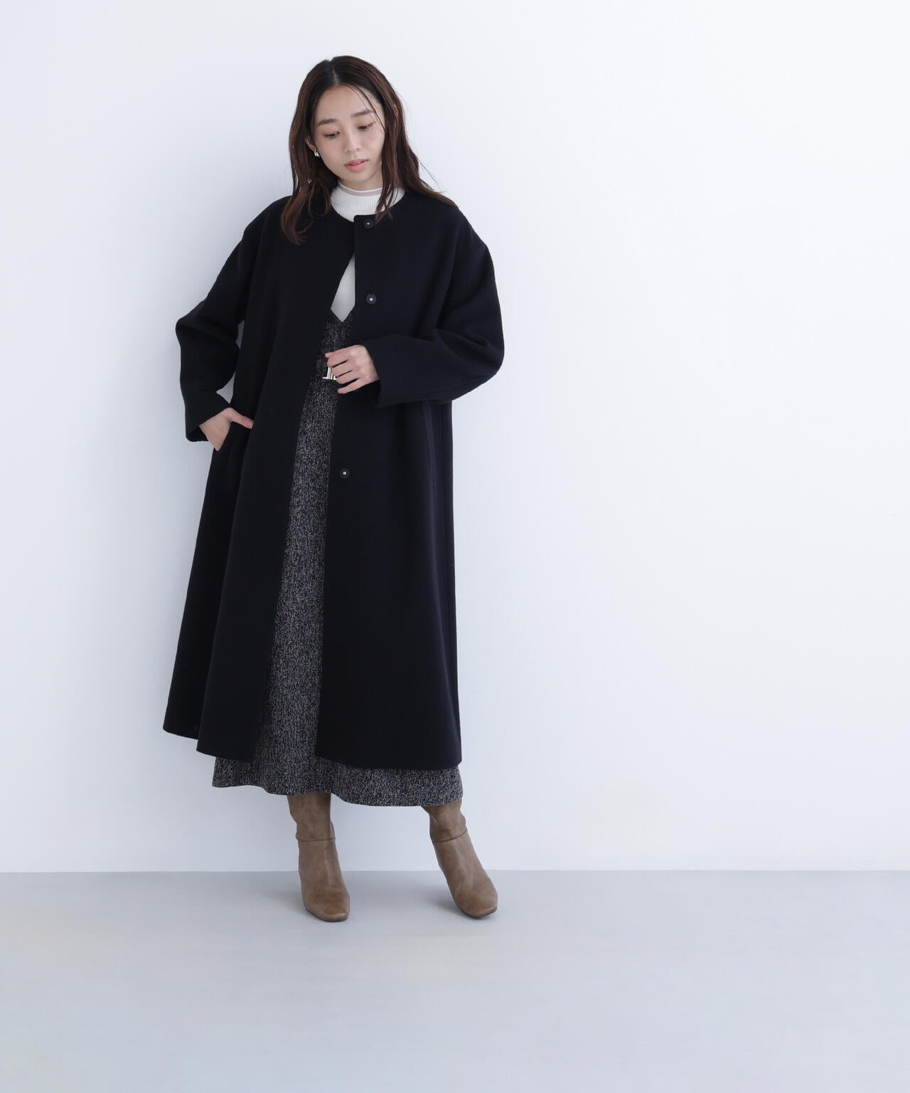 フォルムノーカラーロングコート