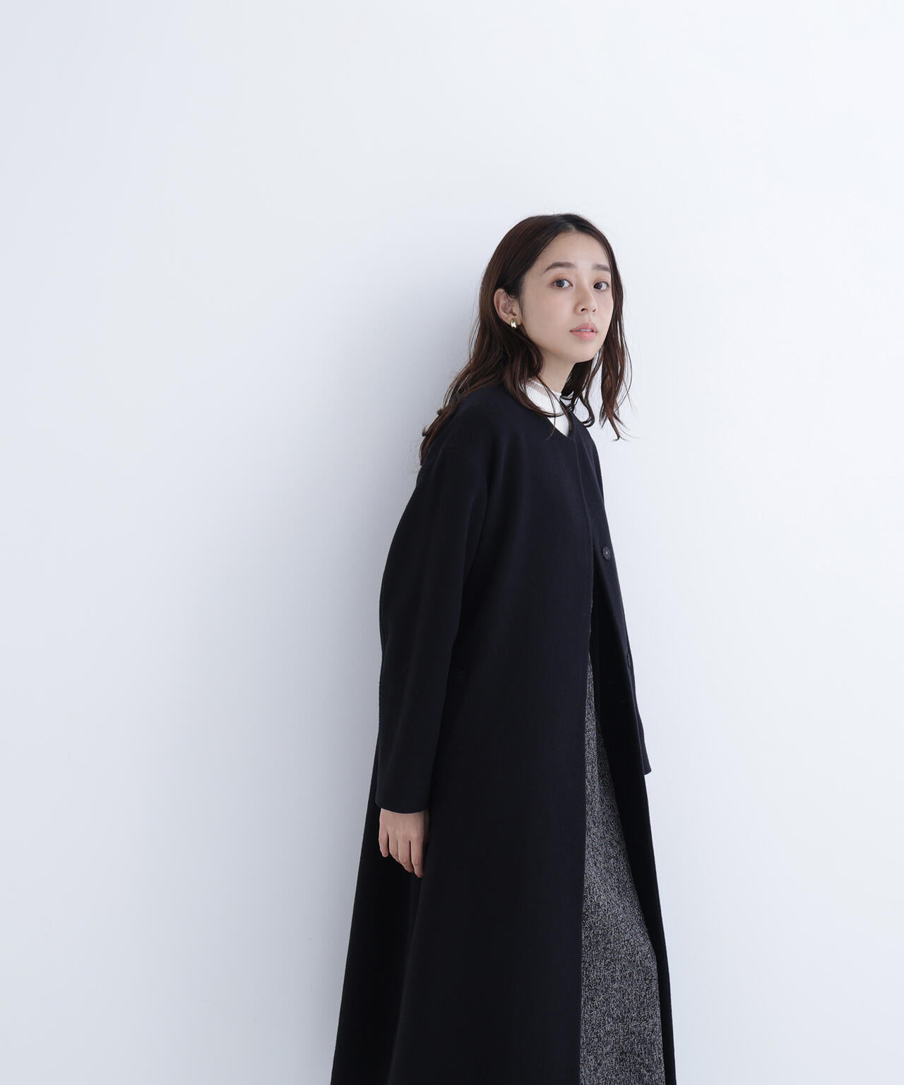 フォルムノーカラーロングコート