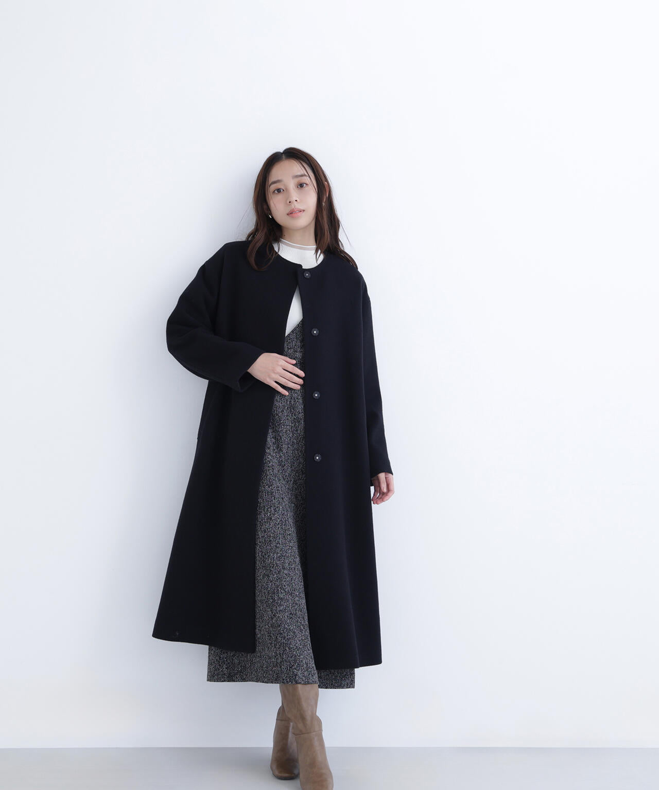 フォルムノーカラーロングコート