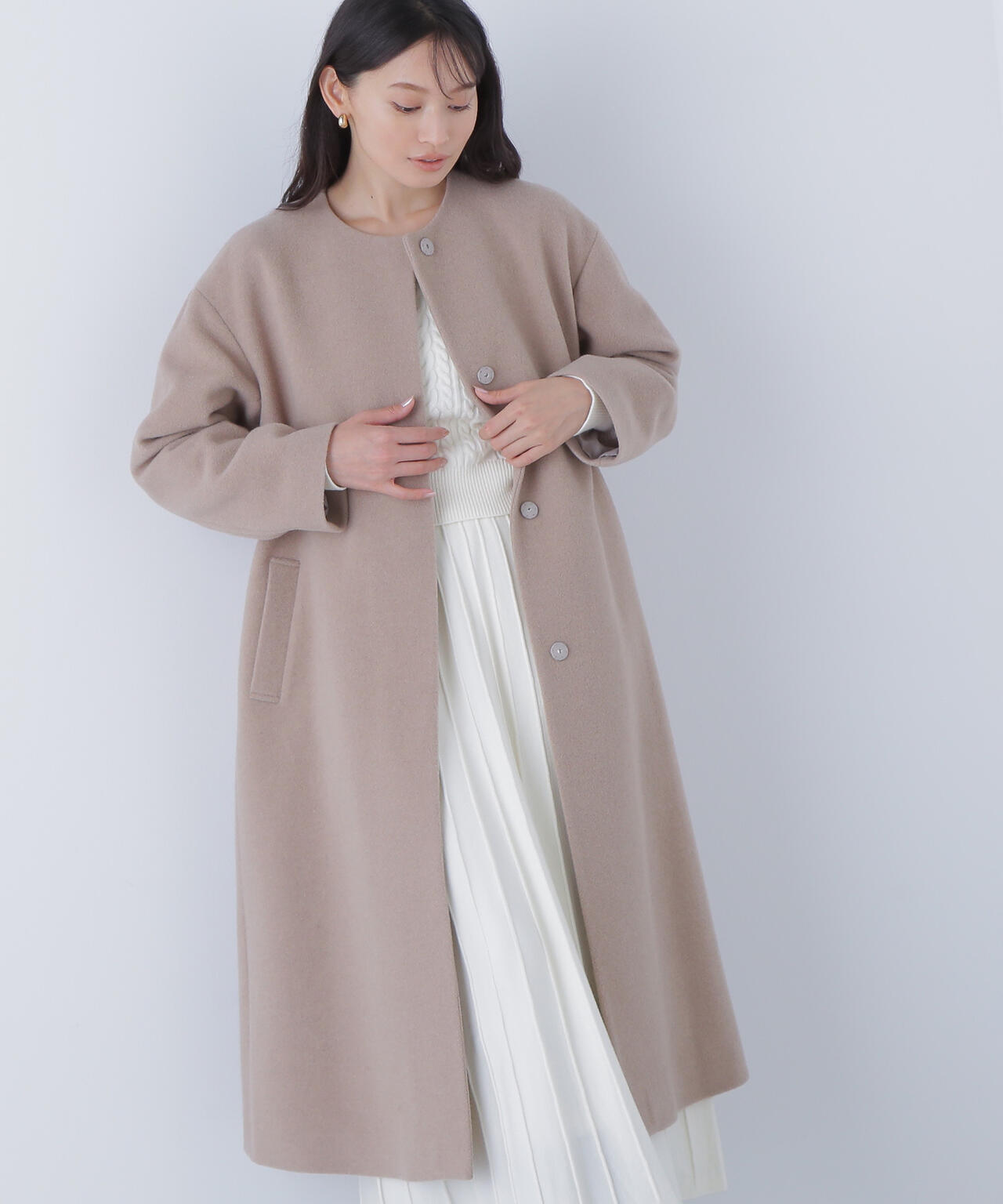 フォルムノーカラーロングコート