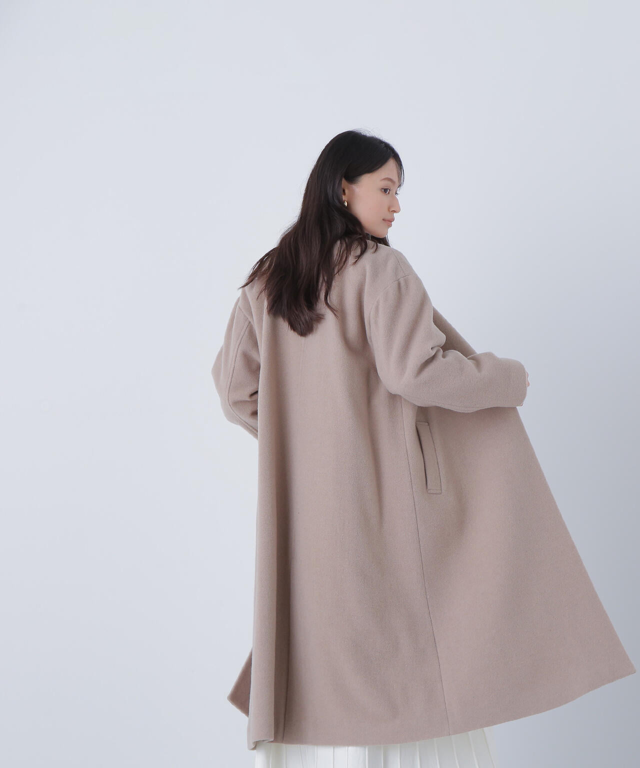 フォルムノーカラーロングコート