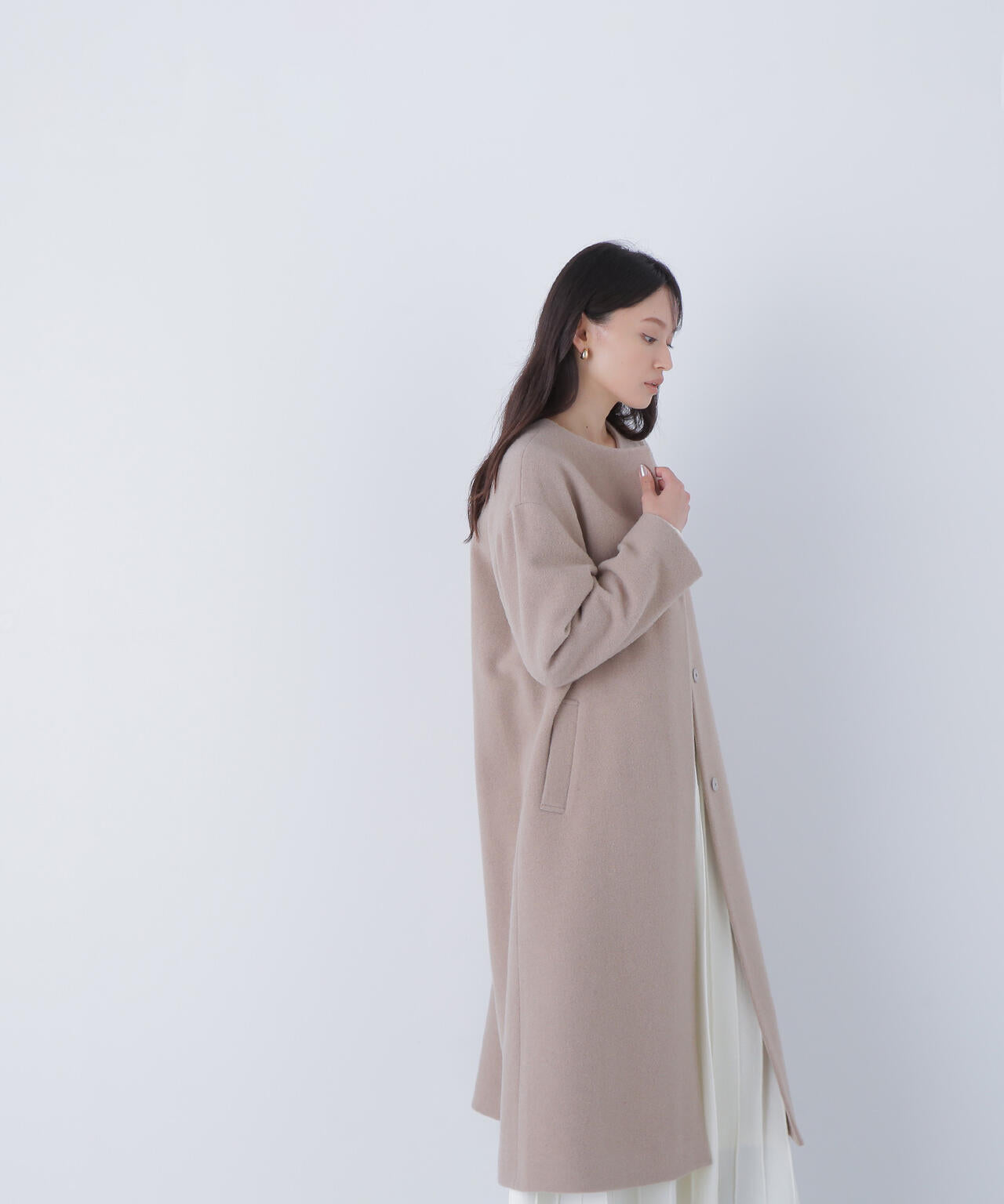 フォルムノーカラーロングコート