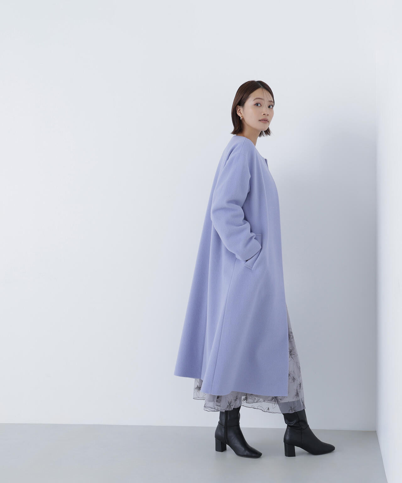 フォルムノーカラーロングコート