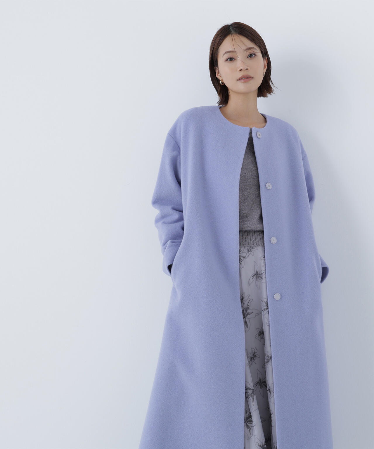 フォルムノーカラーロングコート