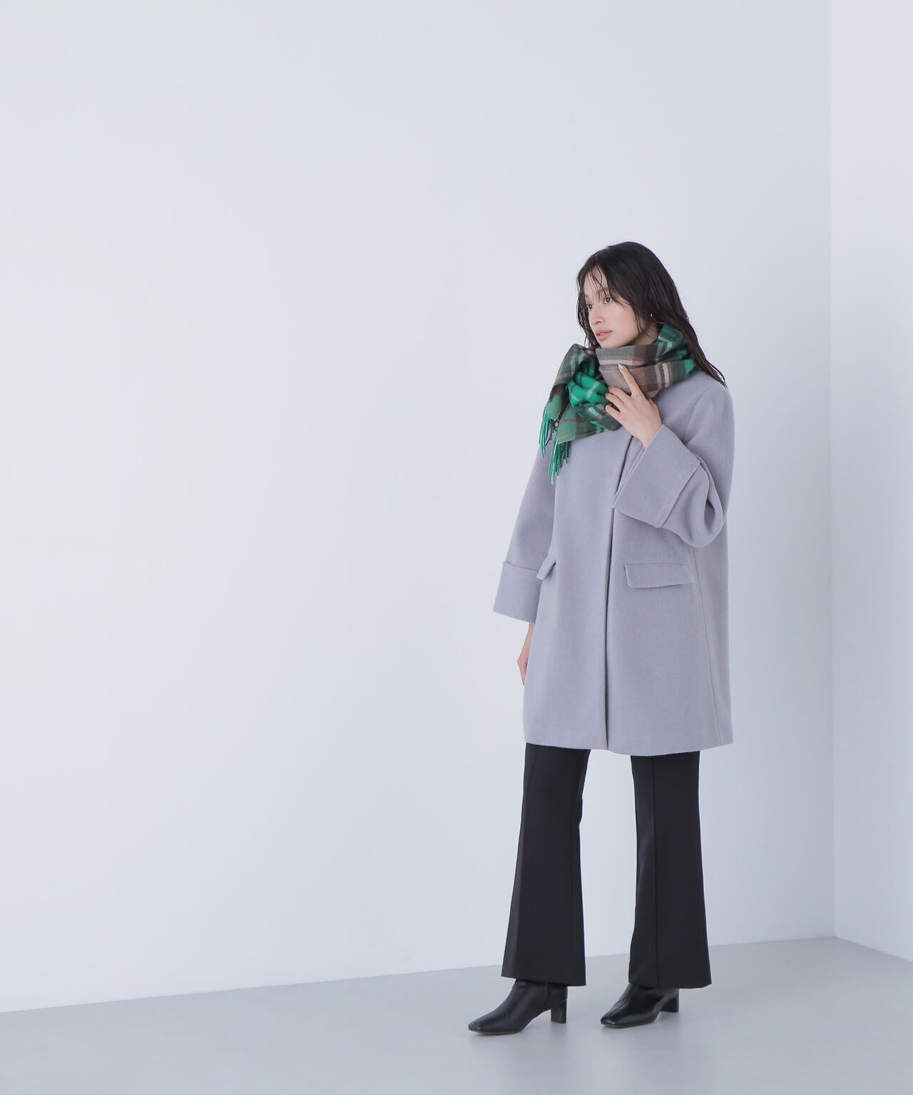 ノーカラーミドルコート