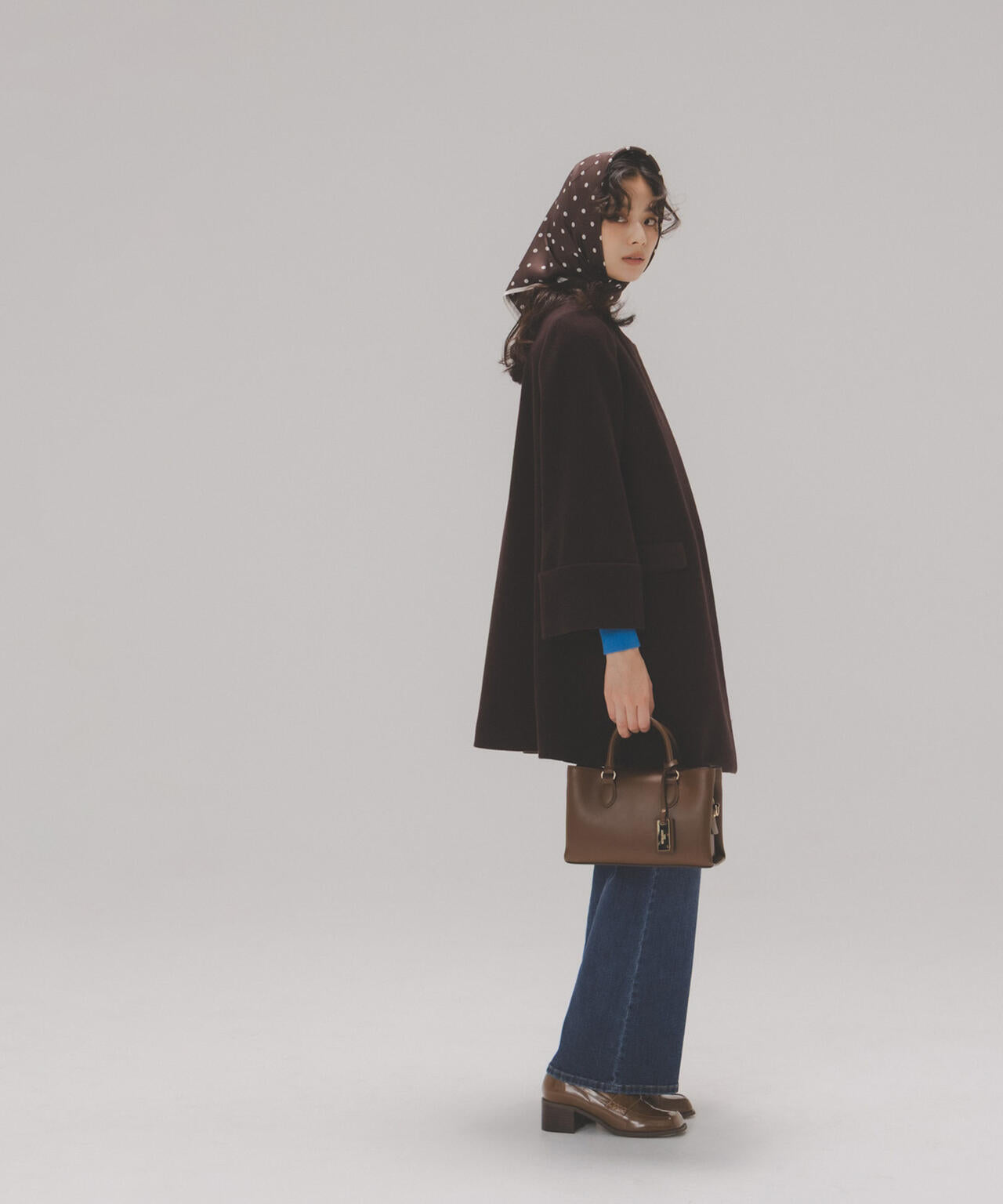 ノーカラーミドルコート