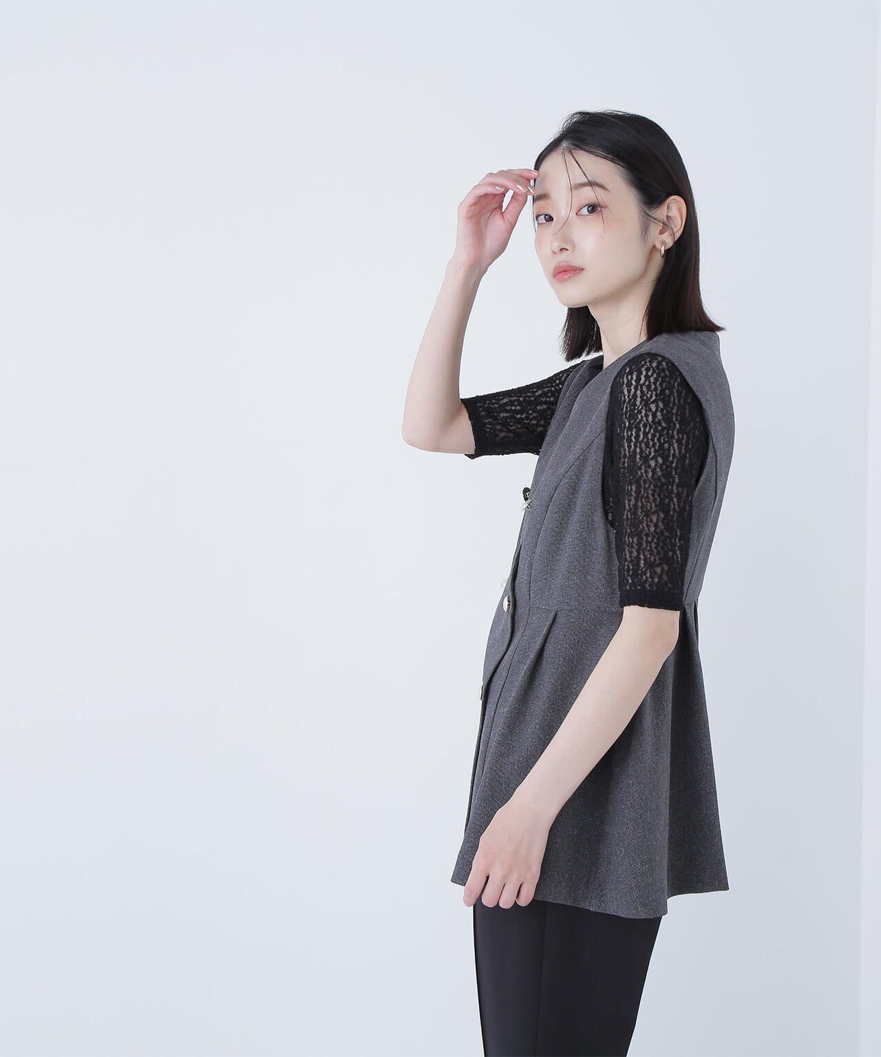 メタルボタンペプラムジレ