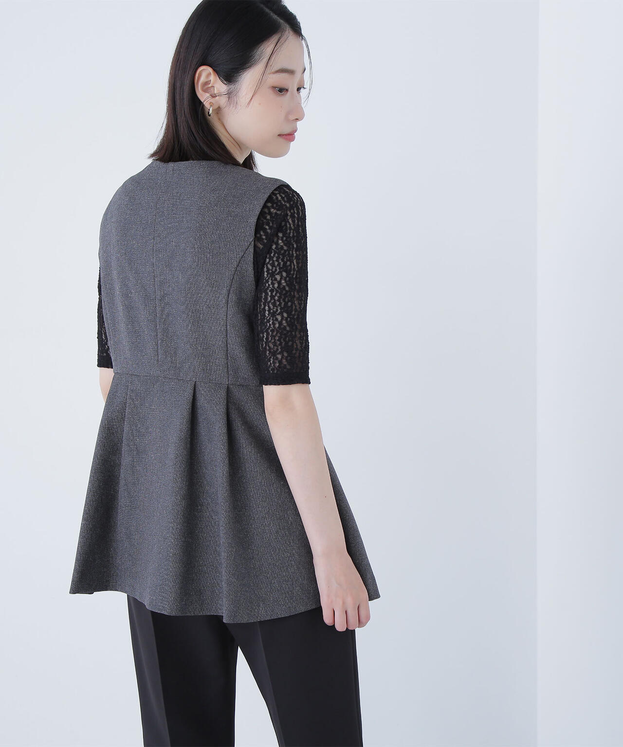 メタルボタンペプラムジレ