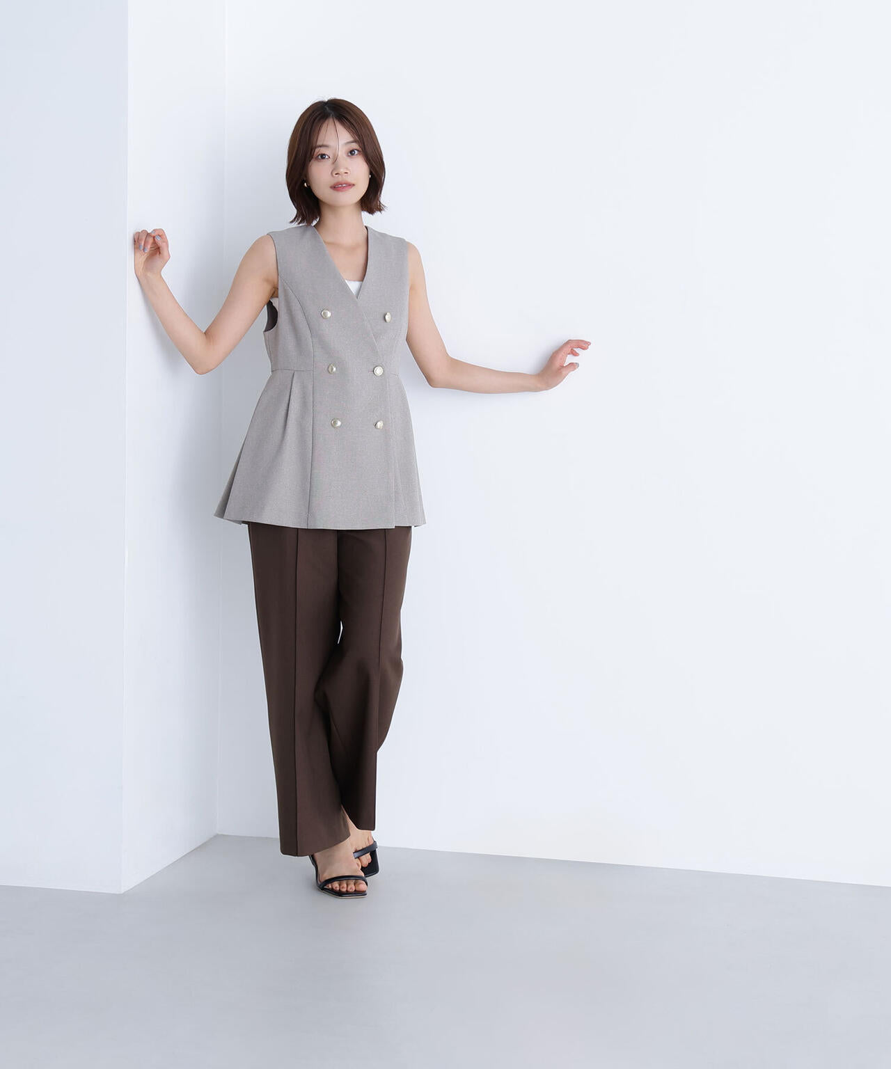 メタルボタンペプラムジレ