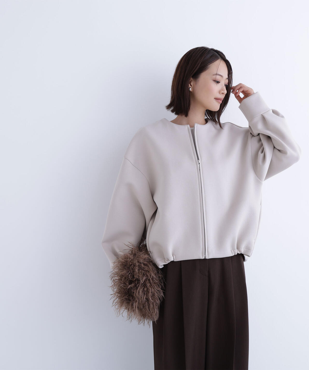 ノーカラーダンボールブルゾン