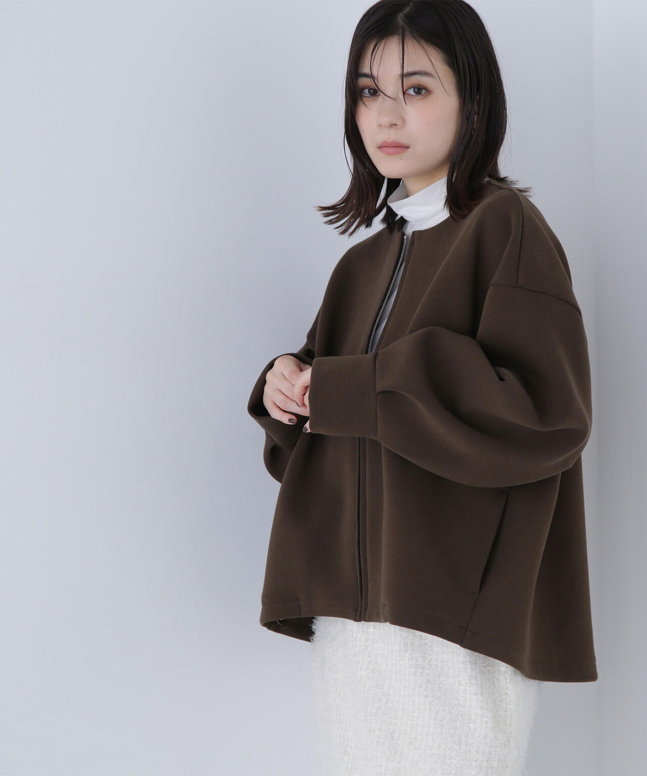 ノーカラーダンボールブルゾン