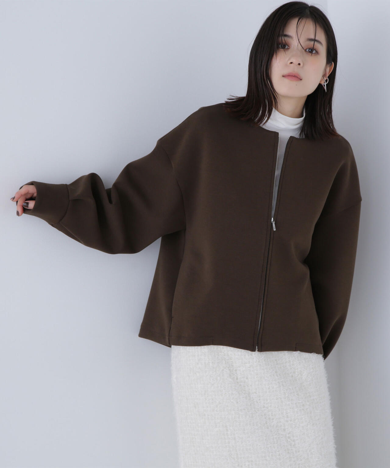 ノーカラーダンボールブルゾン