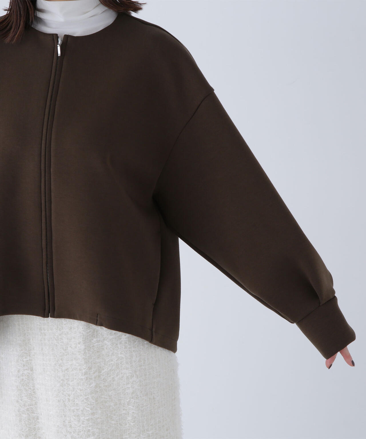 ノーカラーダンボールブルゾン