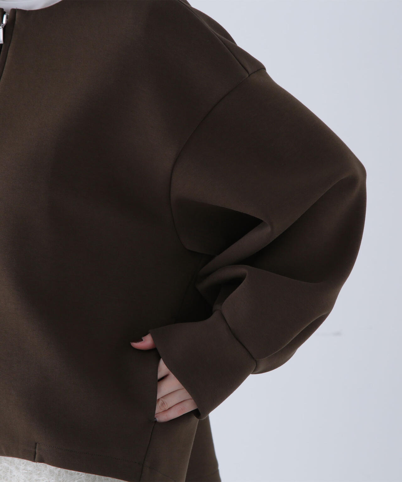 ノーカラーダンボールブルゾン