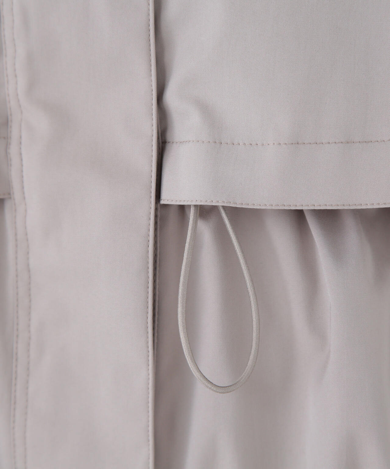 フーディードロストブルゾン