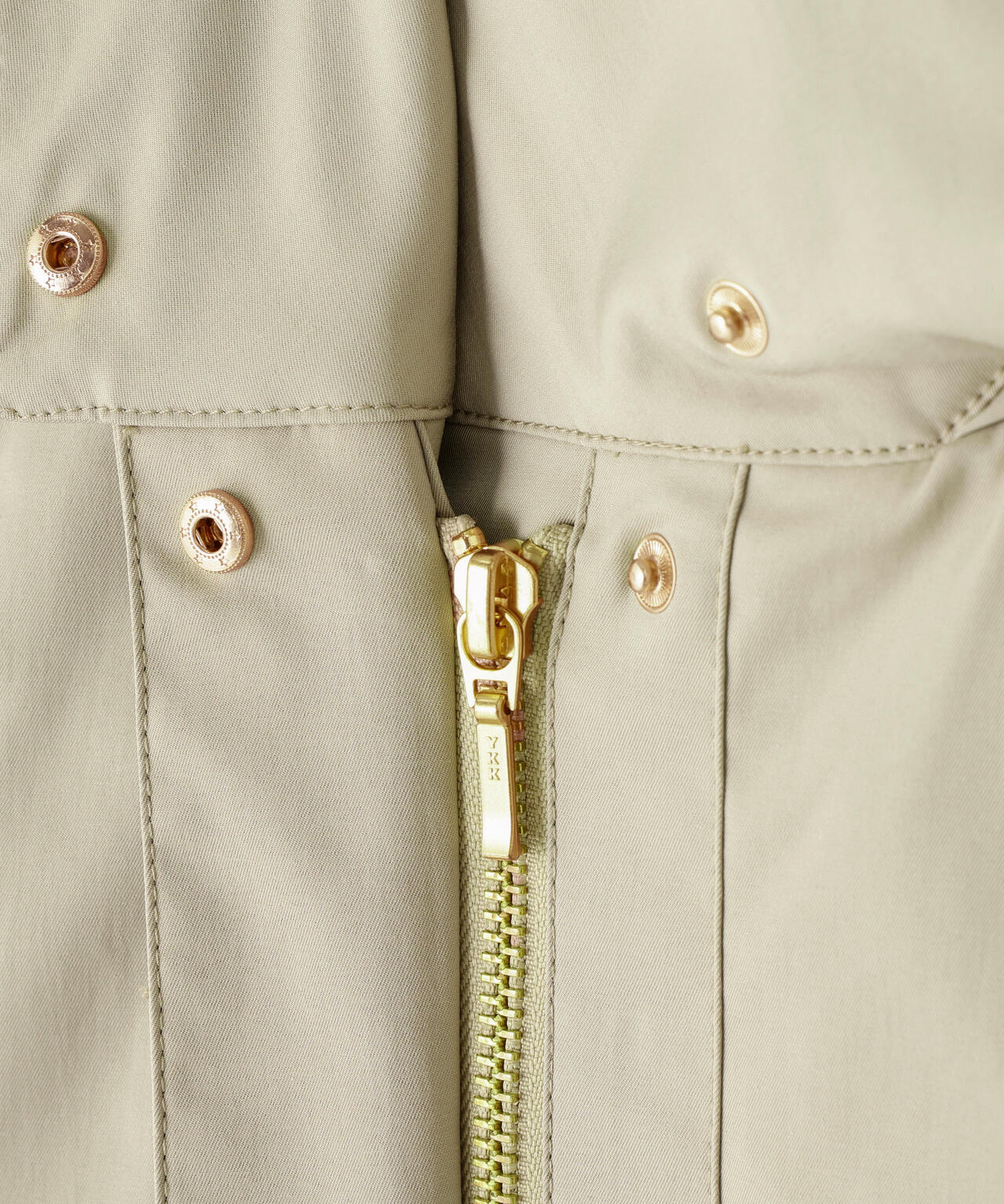 フーディードロストブルゾン