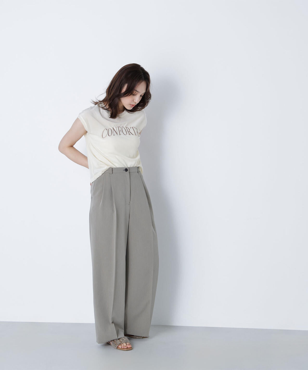 ベロアロゴ刺繍トップス