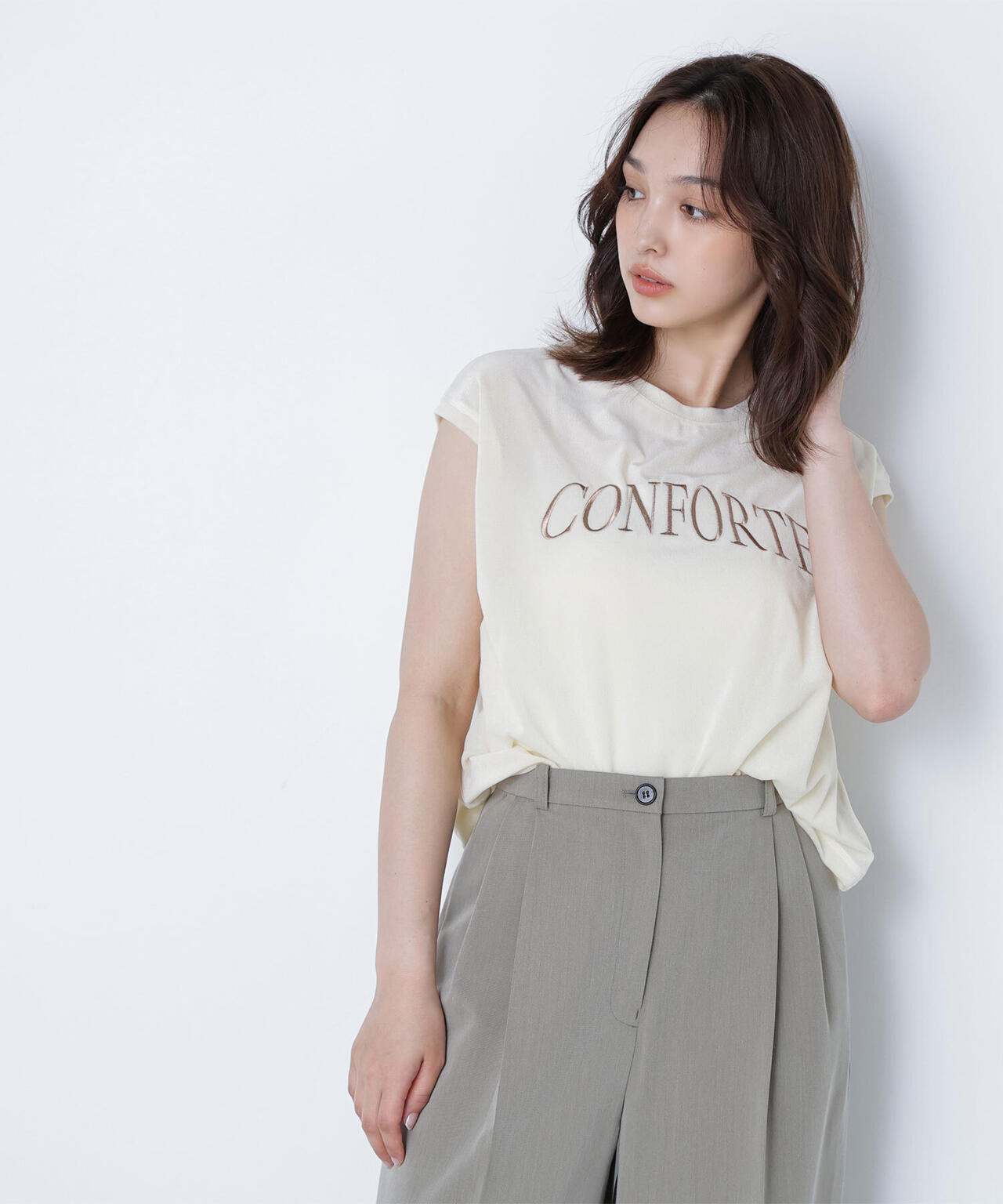 6/16 ～6/18 2buy10%OFF 対象商品】ベロアロゴ刺繍トップス | NATURAL