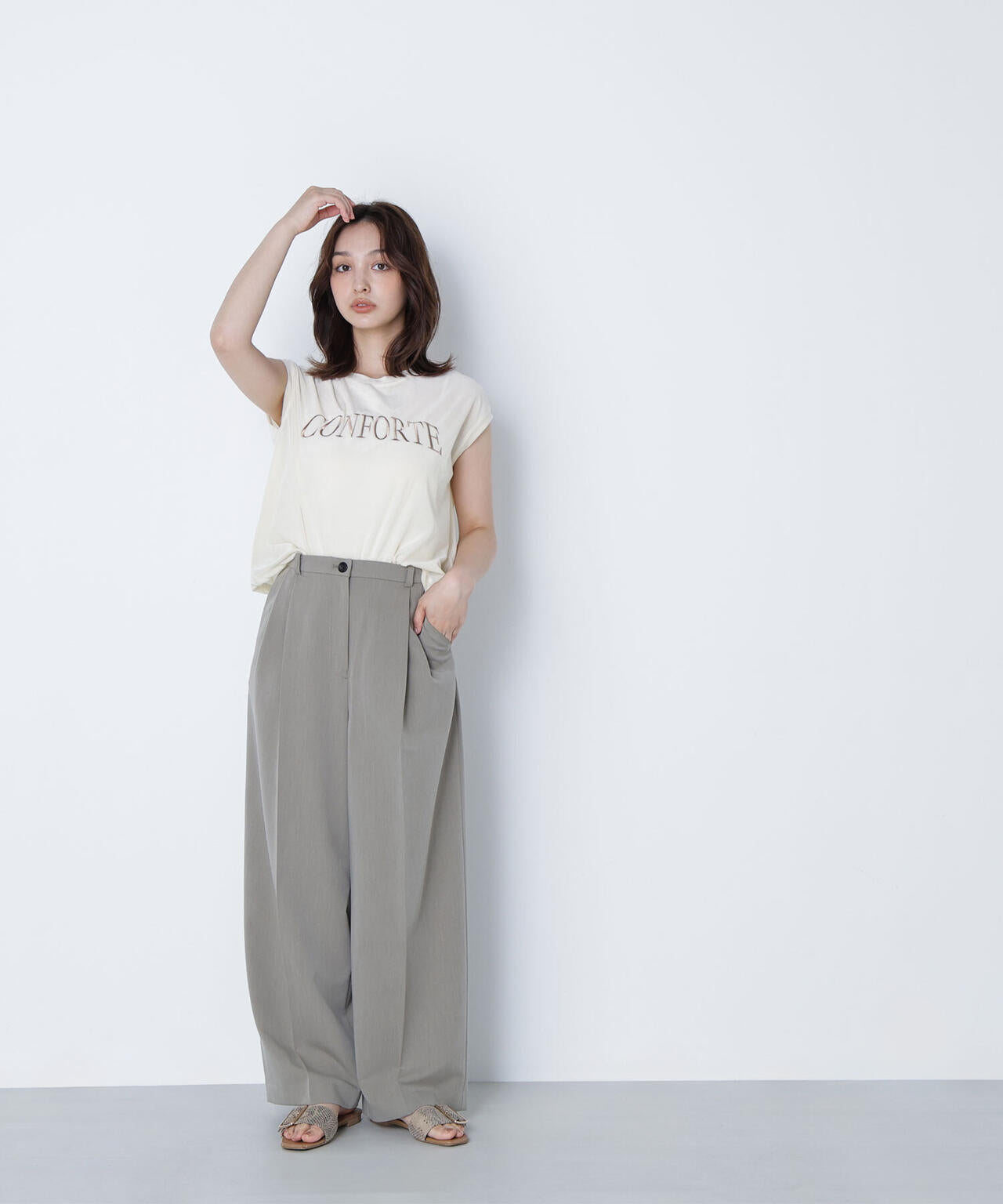 6/16 ～6/18 2buy10%OFF 対象商品】ベロアロゴ刺繍トップス | NATURAL