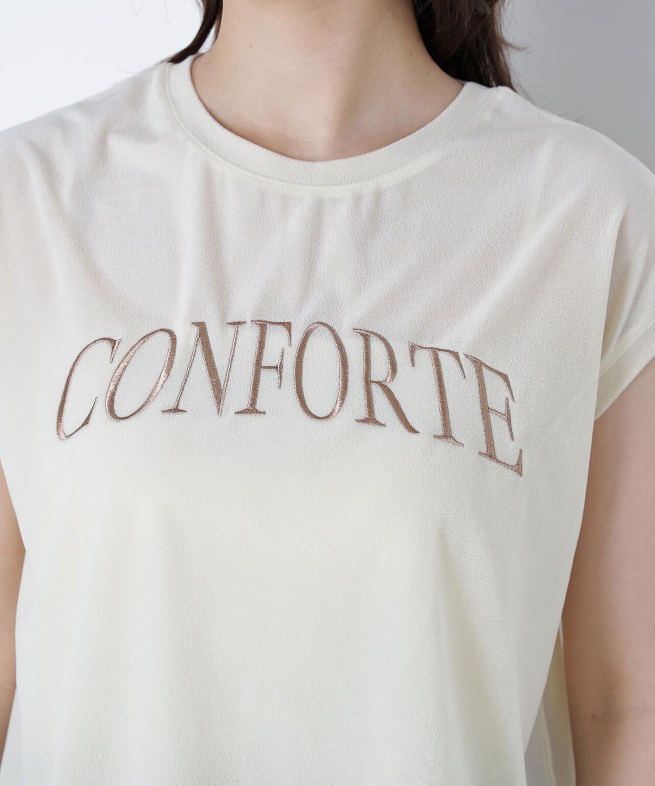 ベロアロゴ刺繍トップス