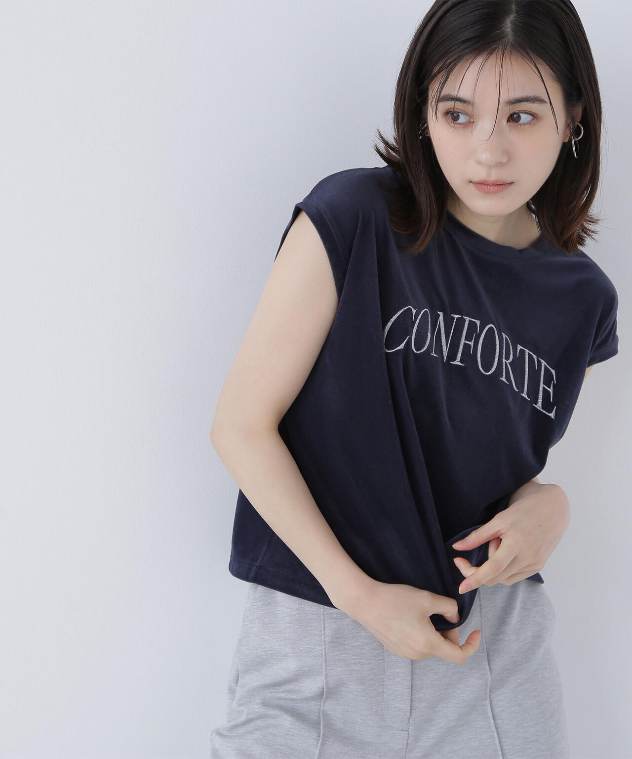 ベロアロゴ刺繍トップス