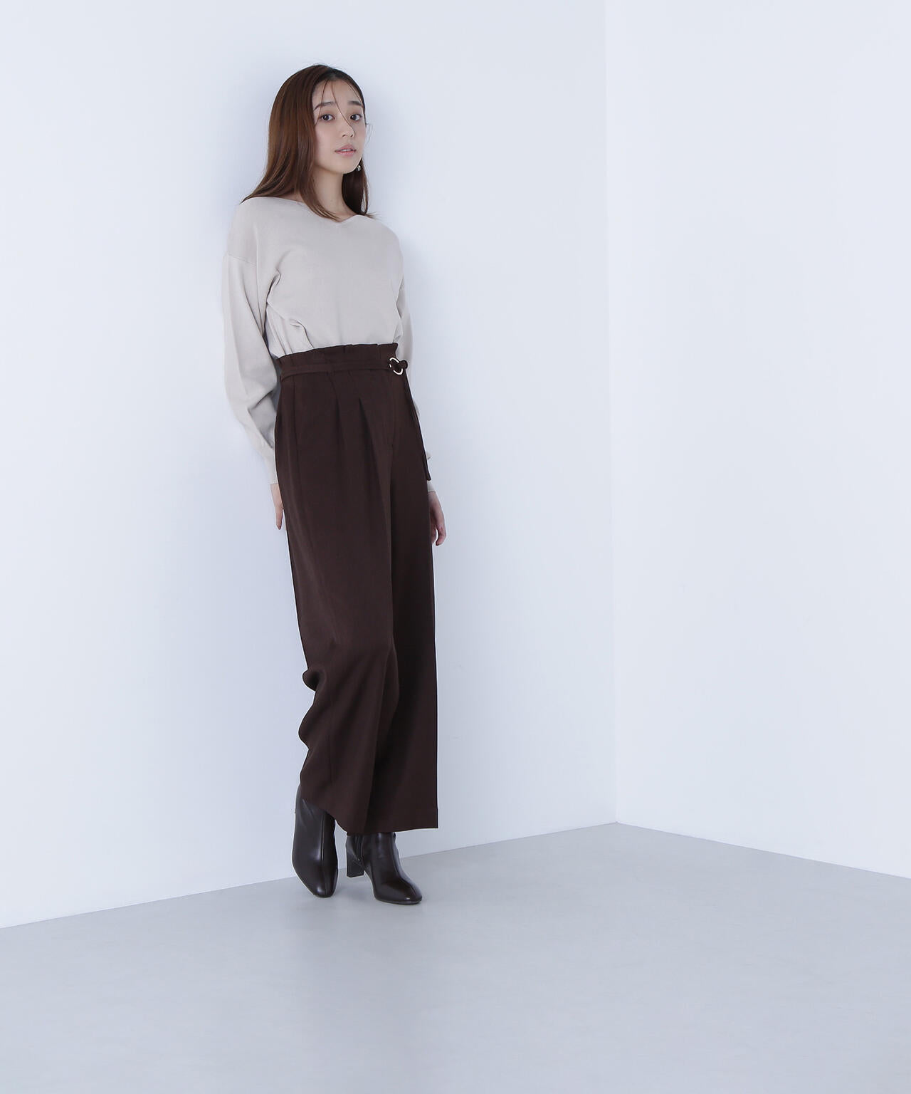 総針ベーシックシリーズ ニュアンスVネックニット