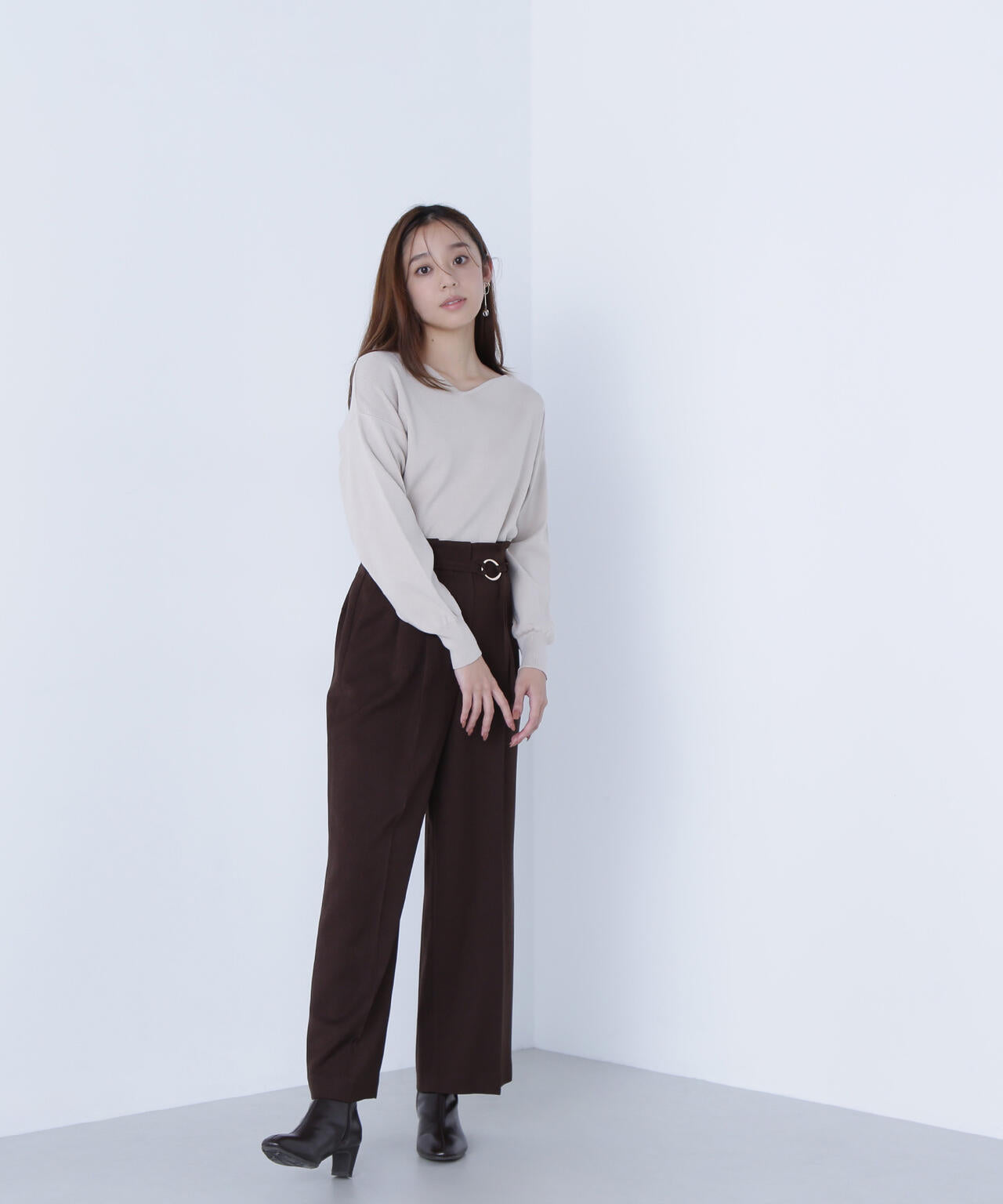 総針ベーシックシリーズ ニュアンスVネックニット