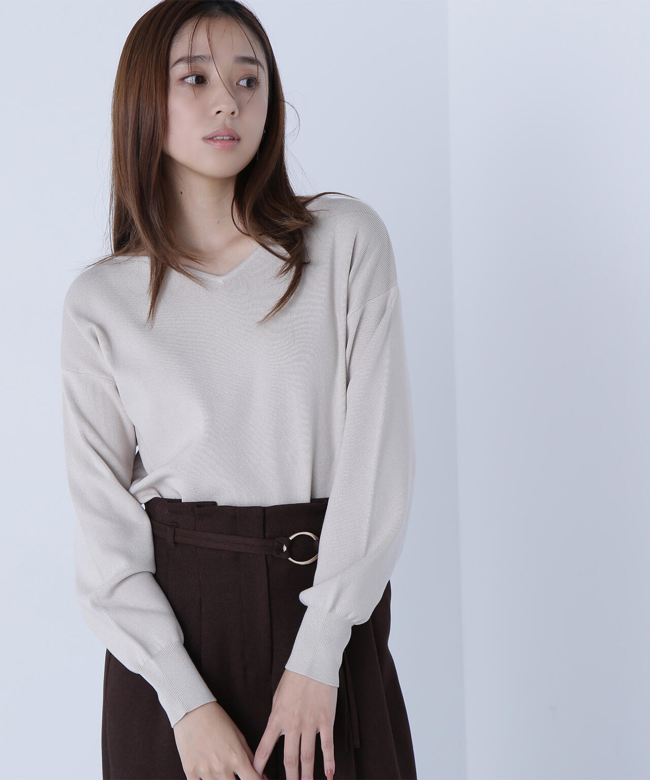 総針ベーシックシリーズ ニュアンスVネックニット