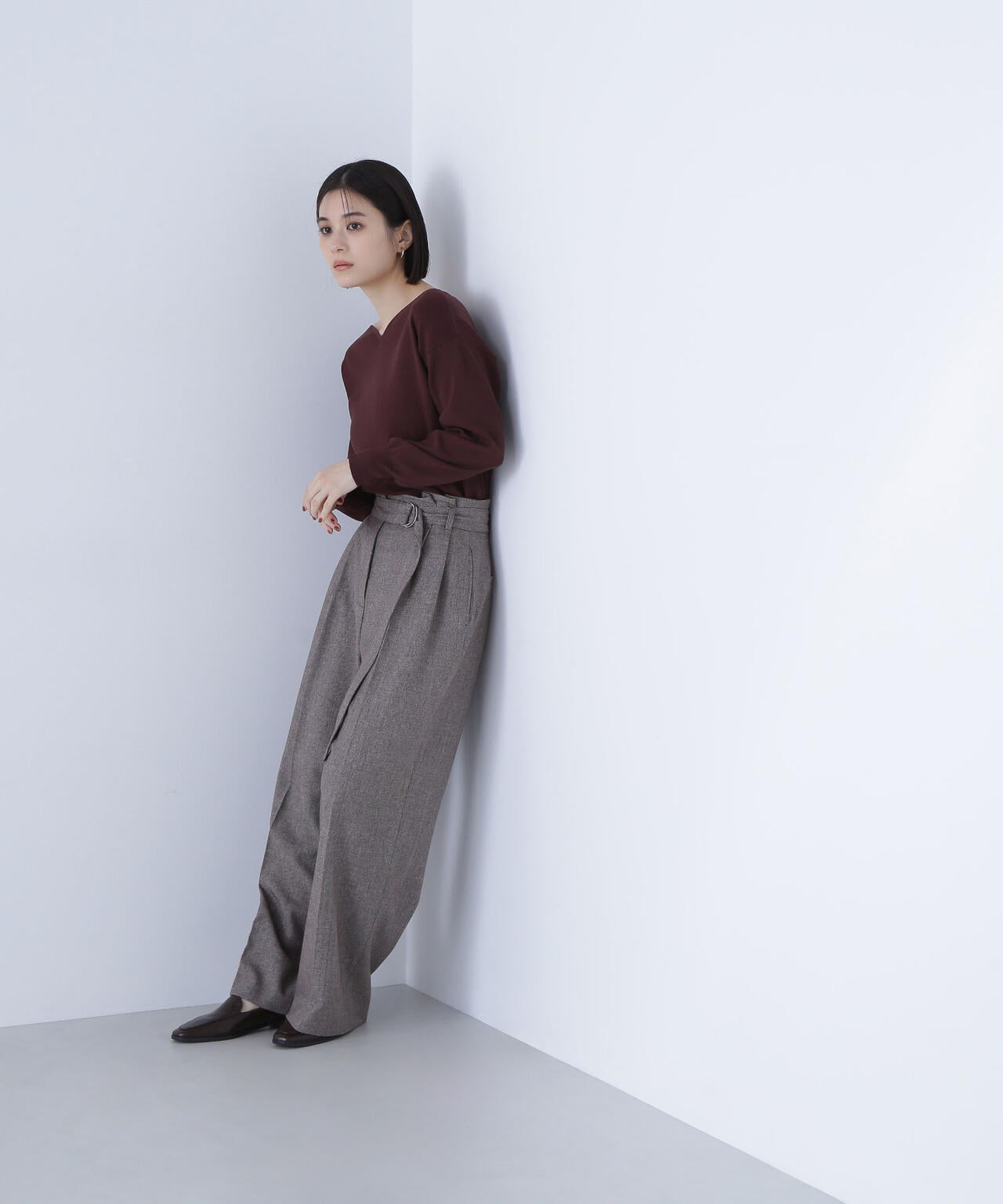 総針ベーシックシリーズ ニュアンスVネックニット