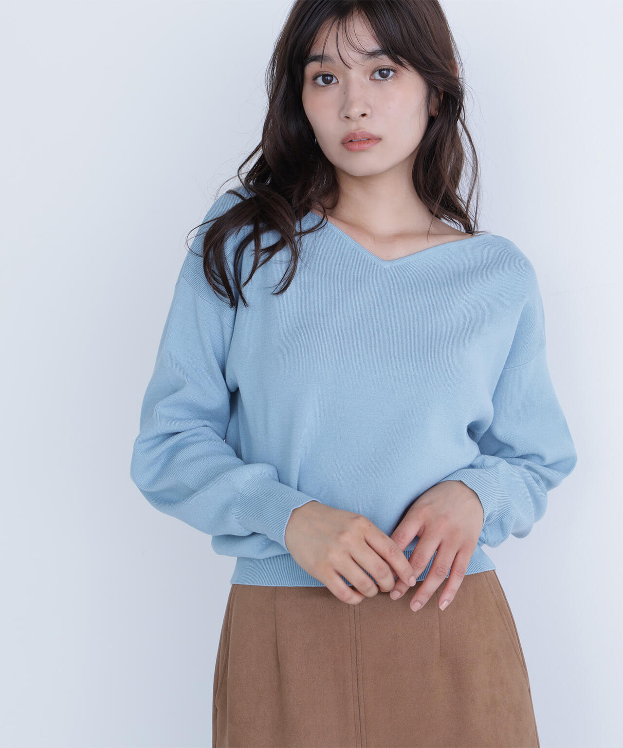 総針ベーシックシリーズ ニュアンスVネックニット