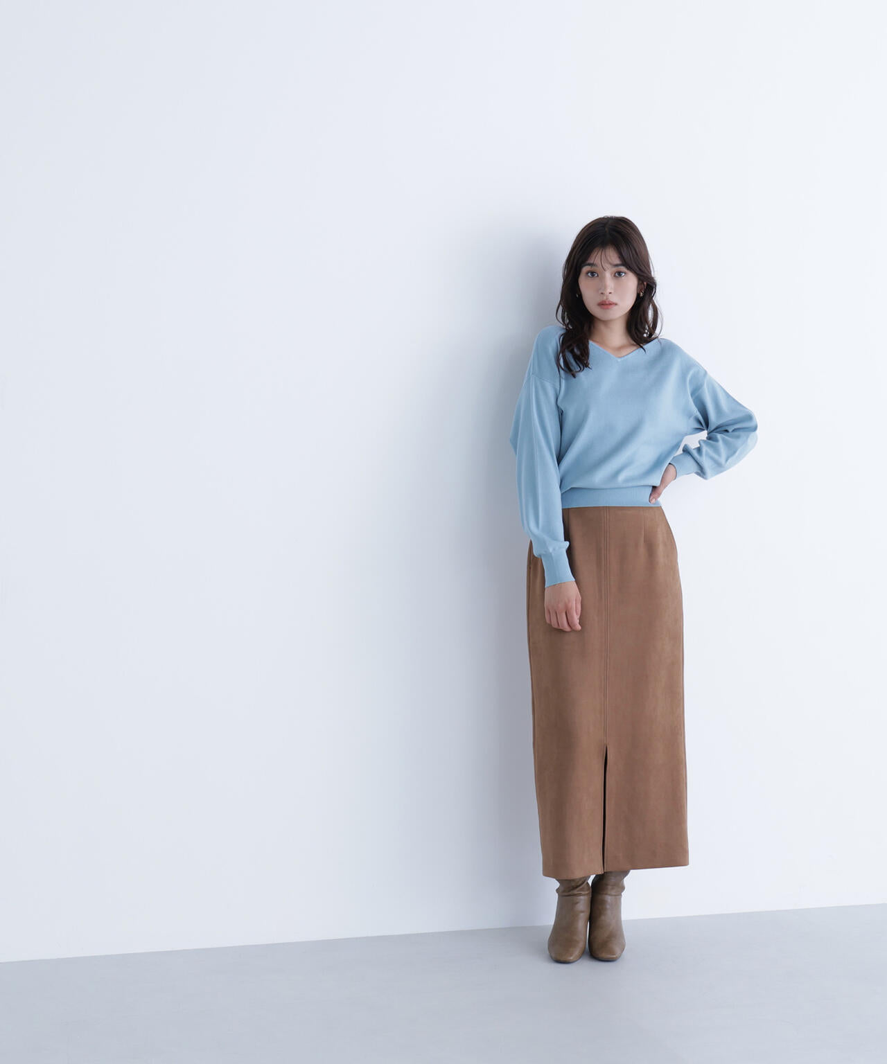 総針ベーシックシリーズ ニュアンスVネックニット