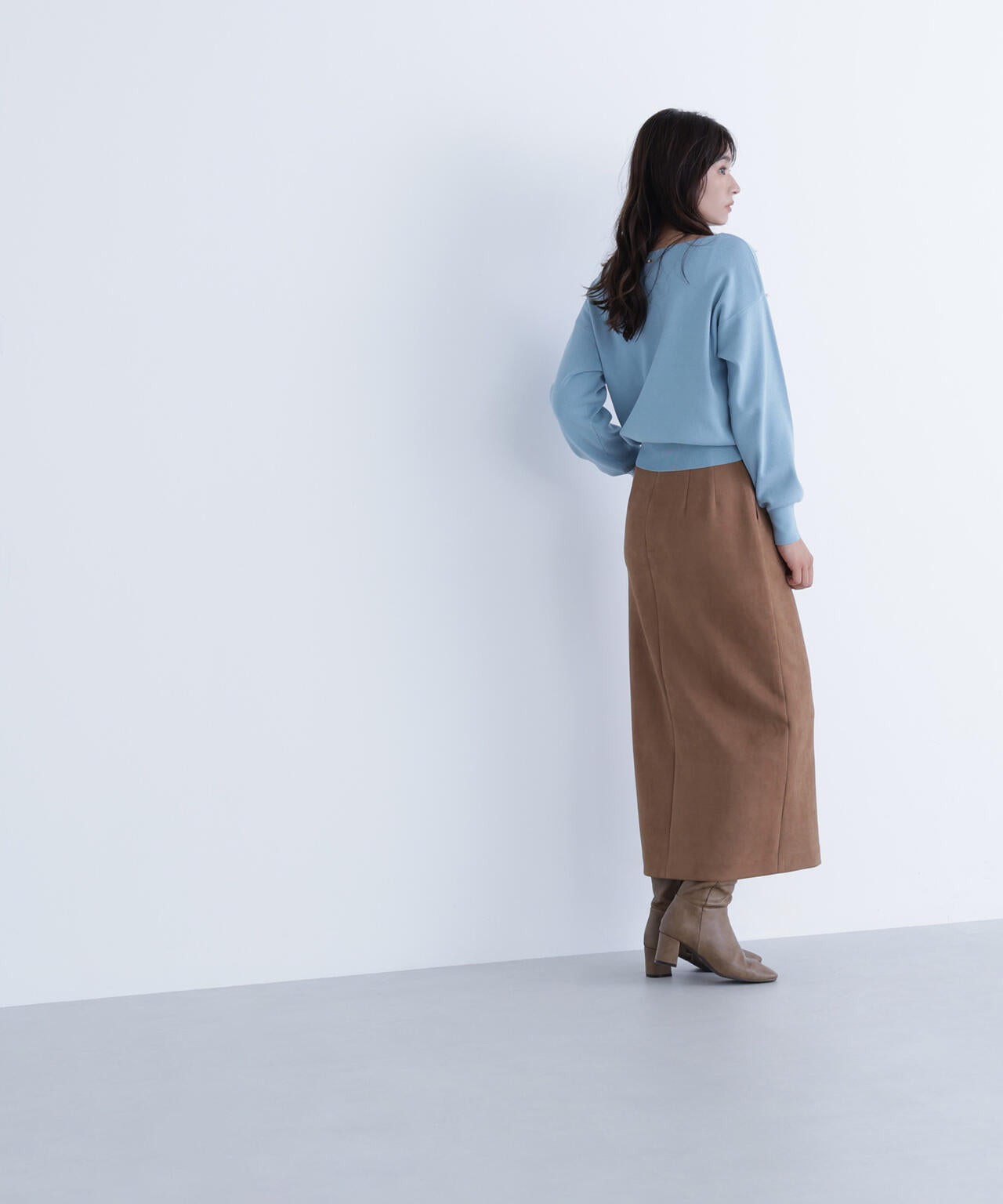 総針ベーシックシリーズ ニュアンスVネックニット