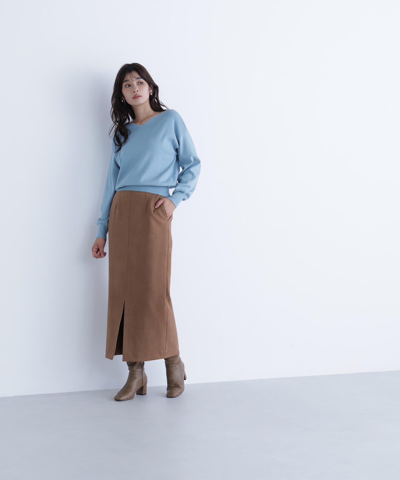 総針ベーシックシリーズ ニュアンスVネックニット