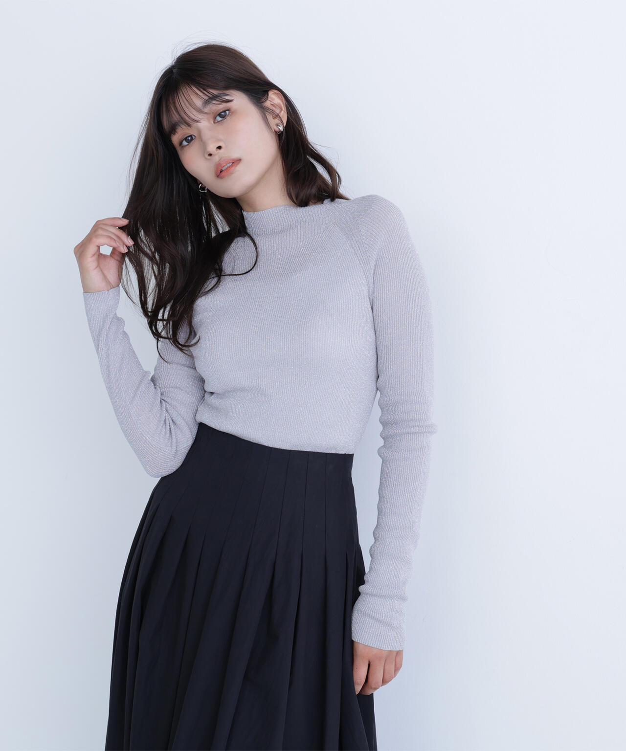 ハイネックラメリブニット