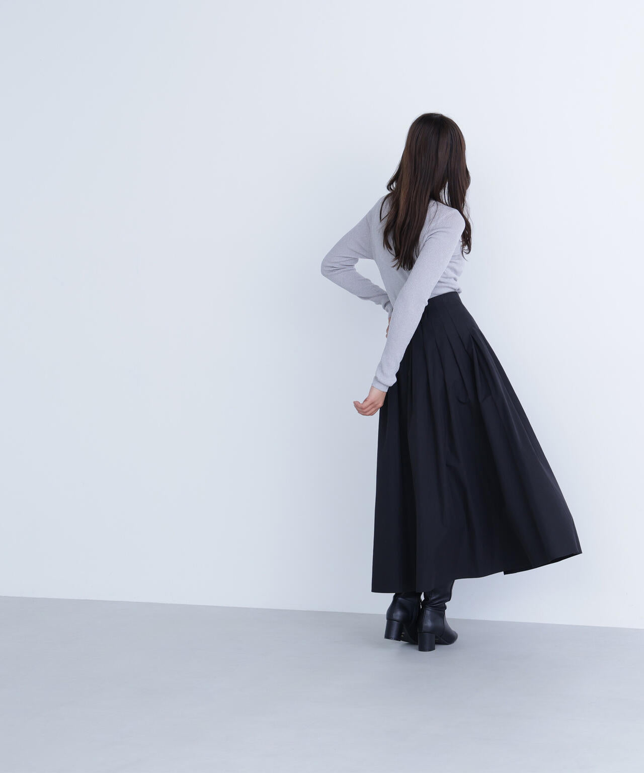 ハイネックラメリブニット