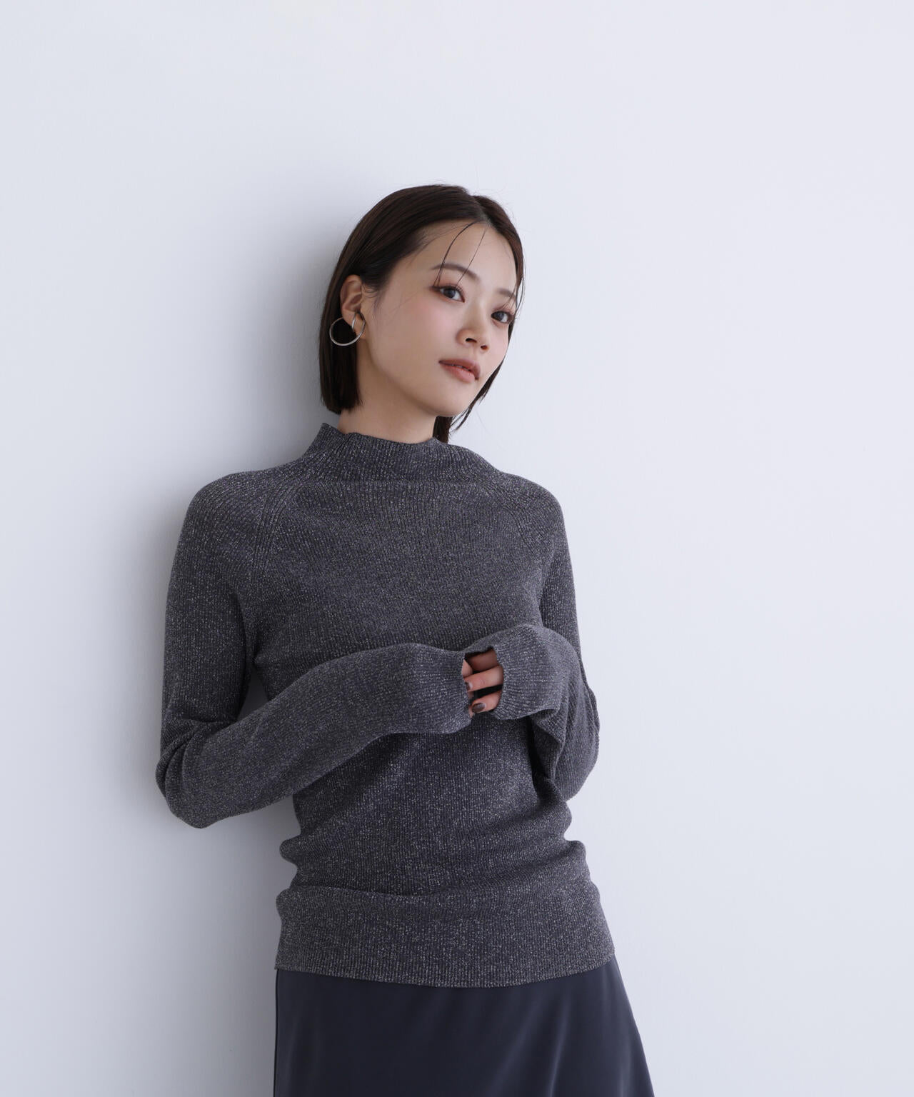 ハイネックラメリブニット