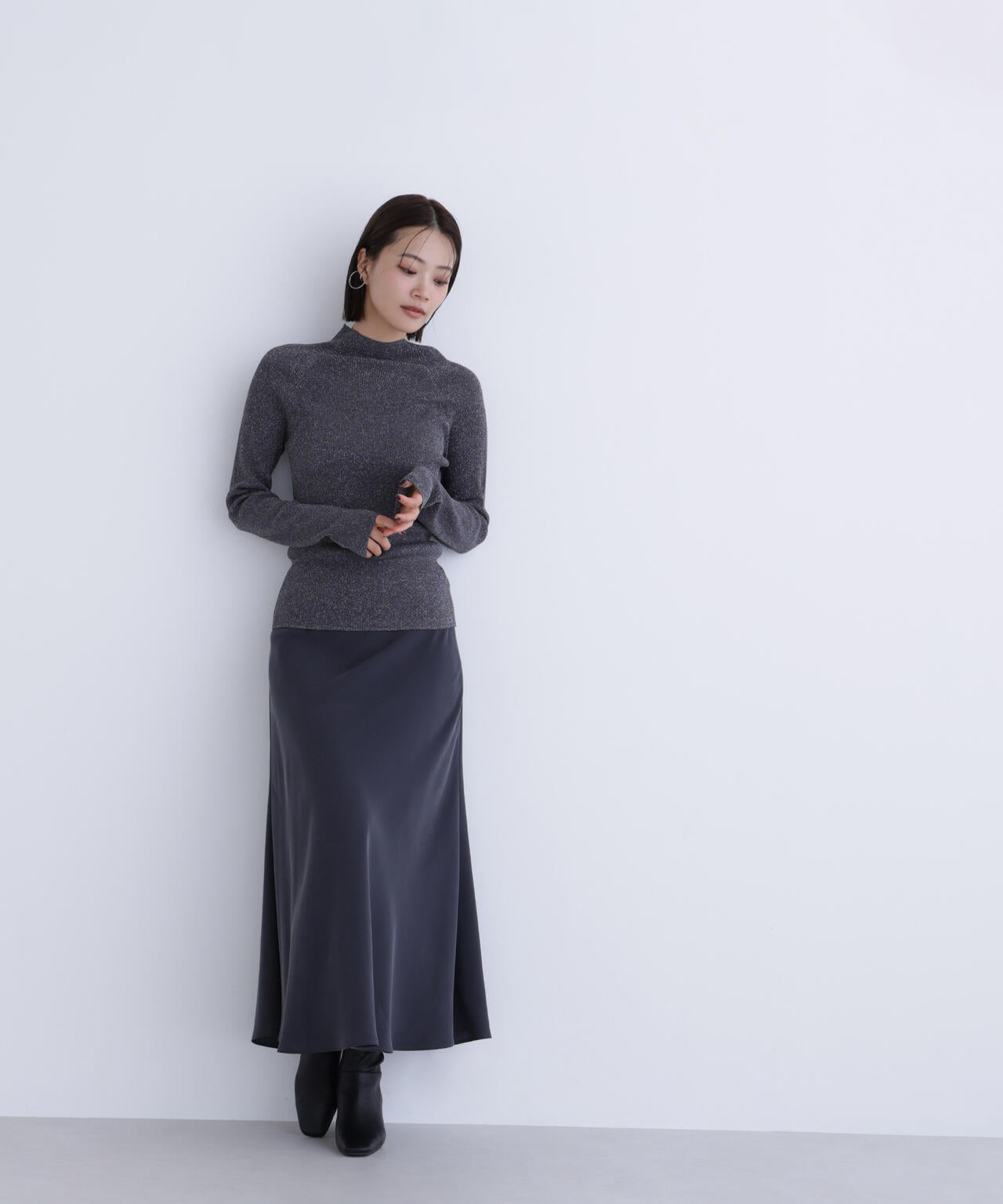 ハイネックラメリブニット