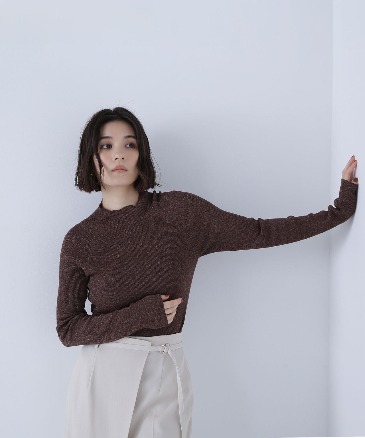 ハイネックラメリブニット