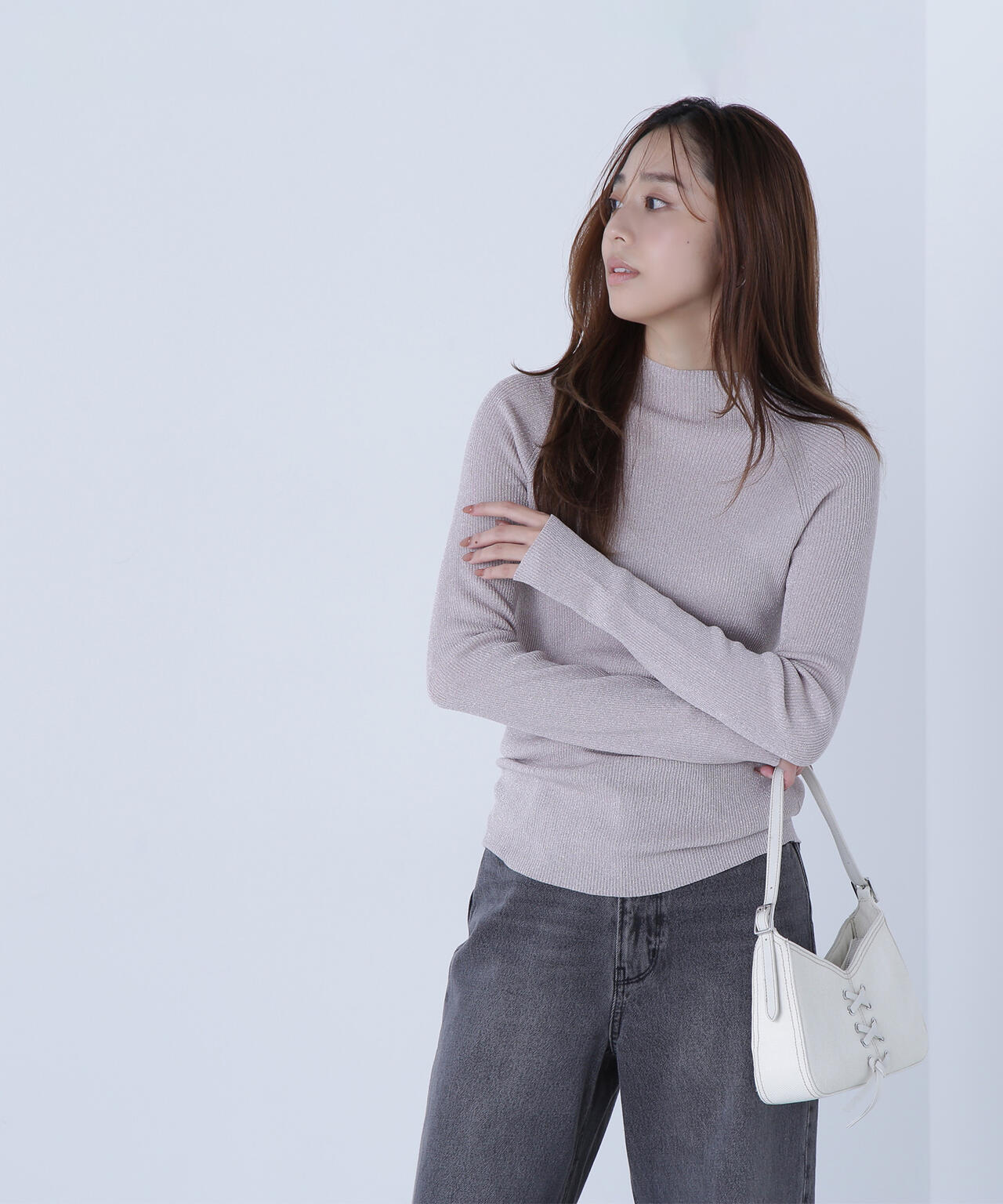 ハイネックラメリブニット