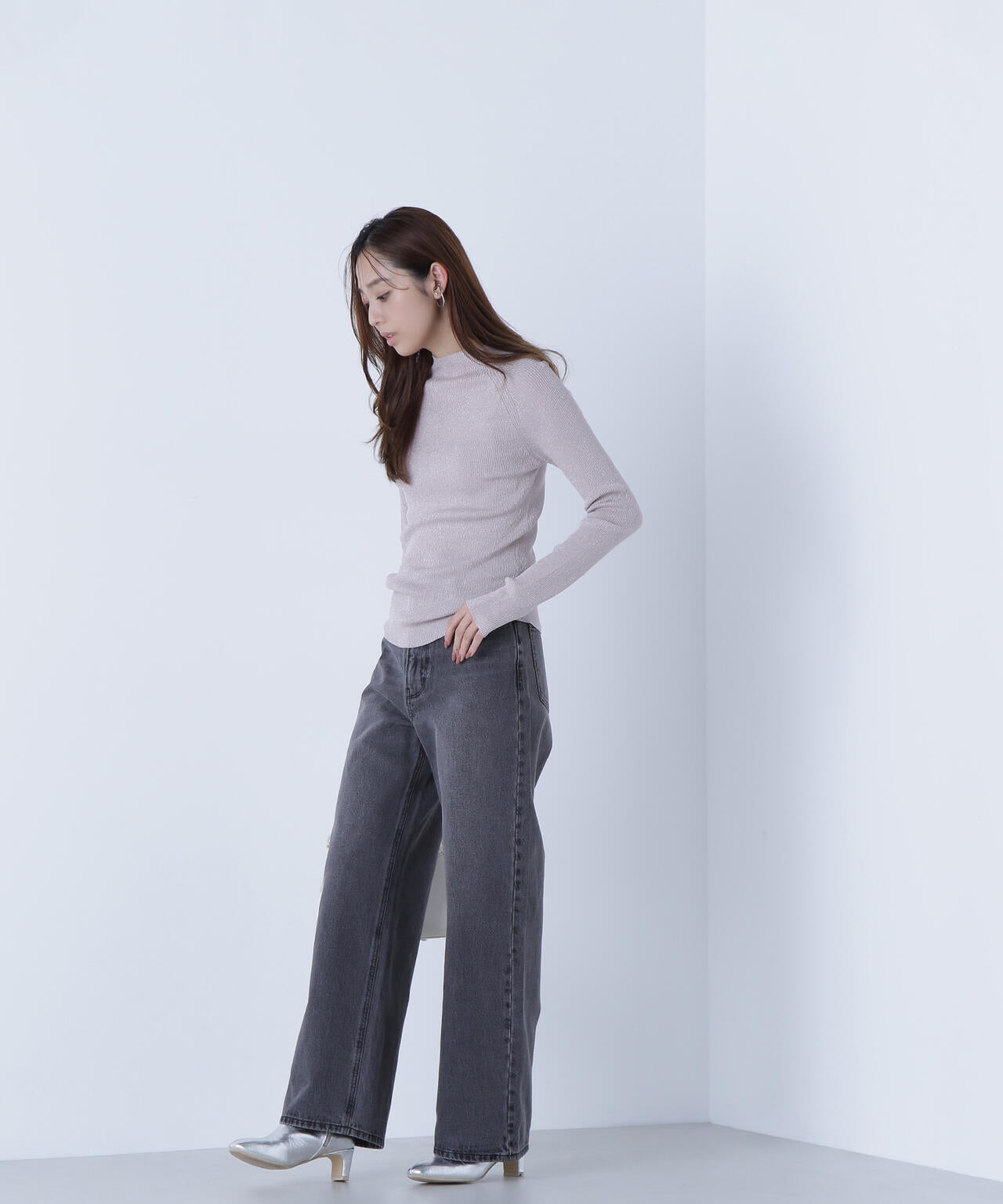 ハイネックラメリブニット