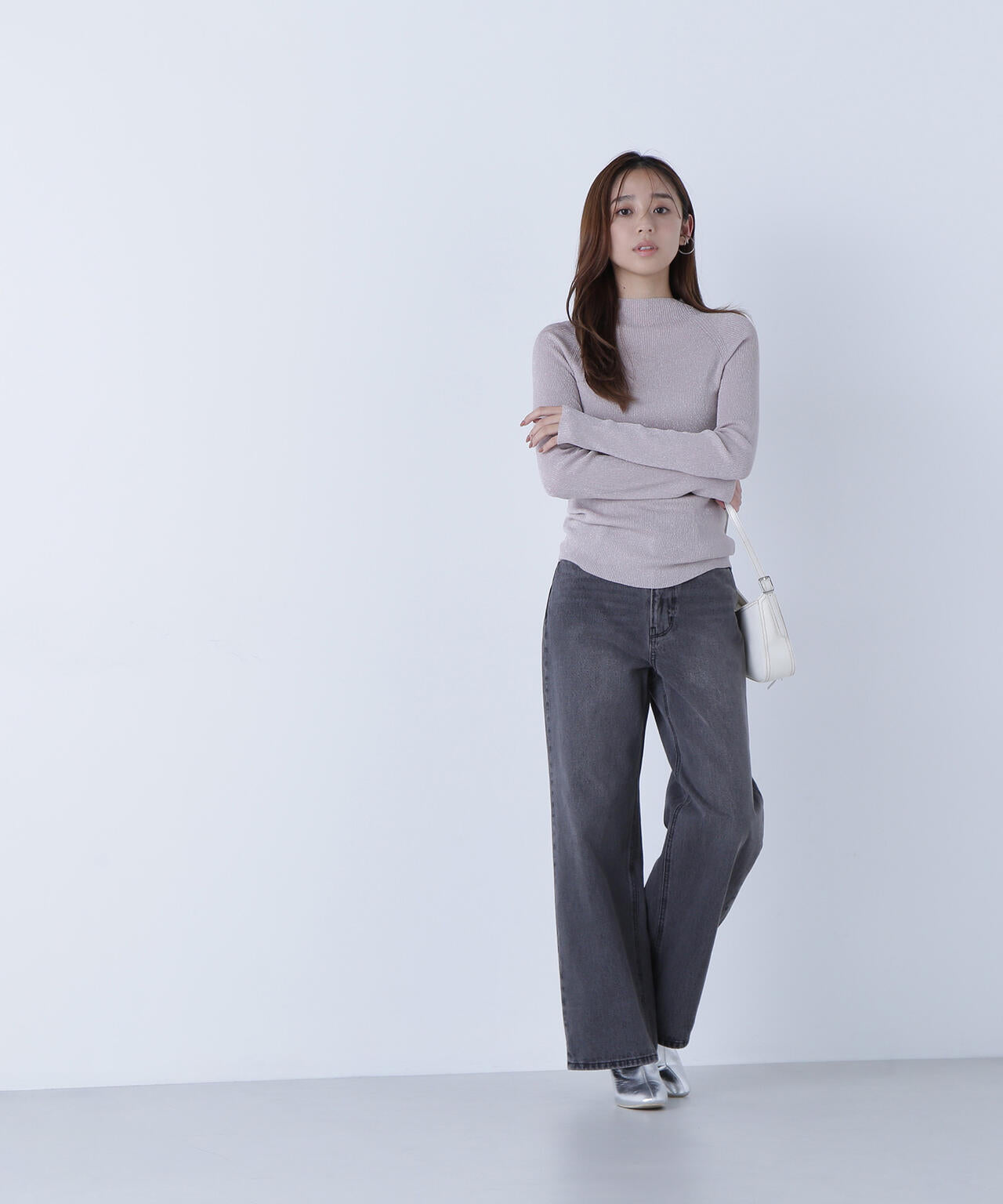 ハイネックラメリブニット