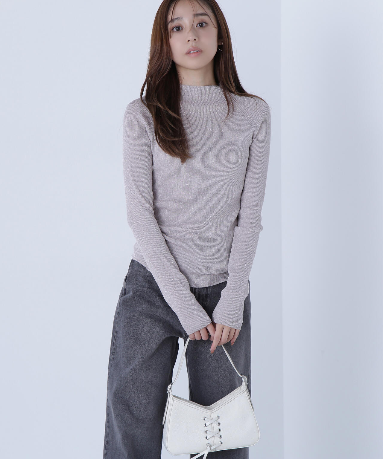 ハイネックラメリブニット