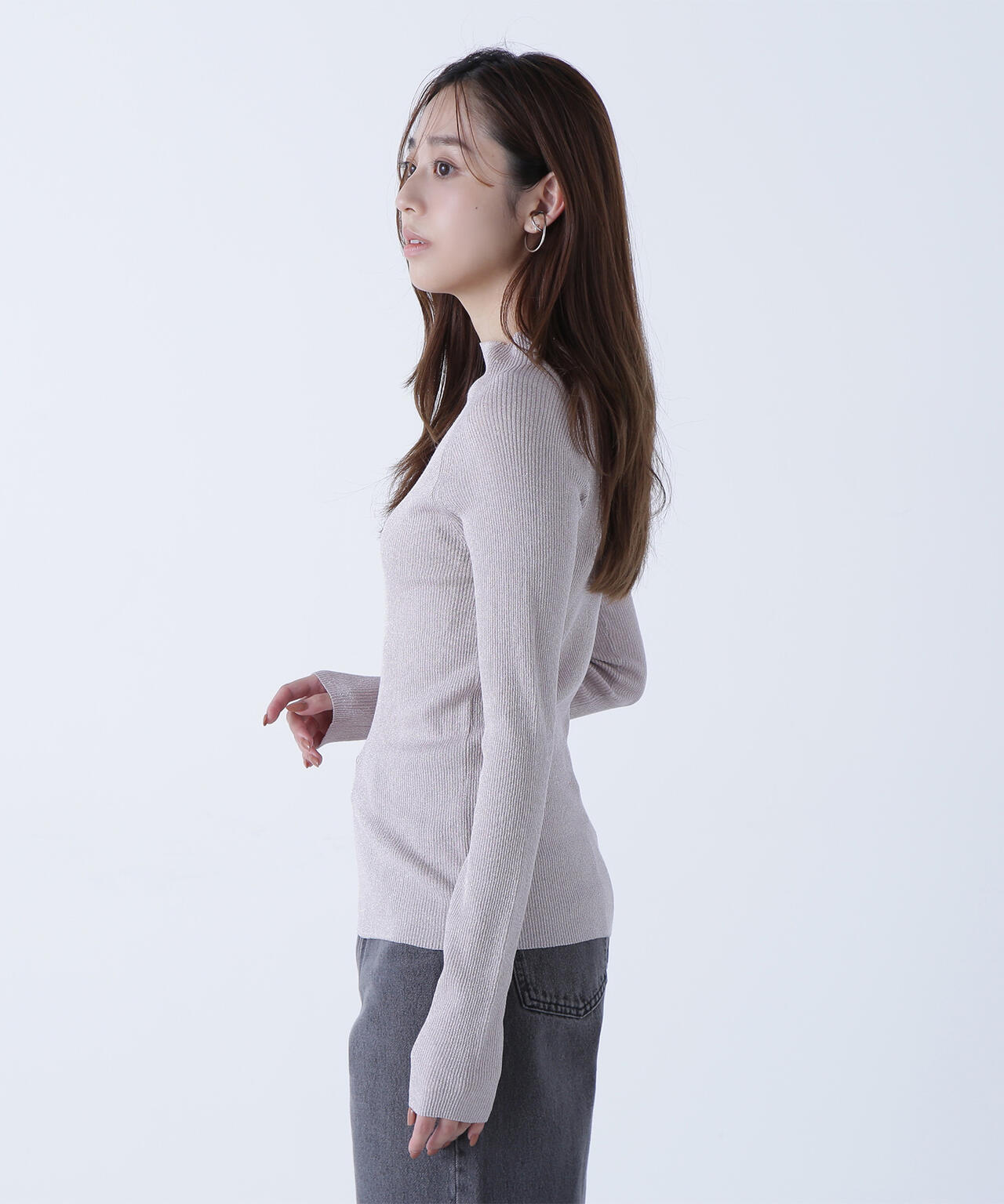 ハイネックラメリブニット