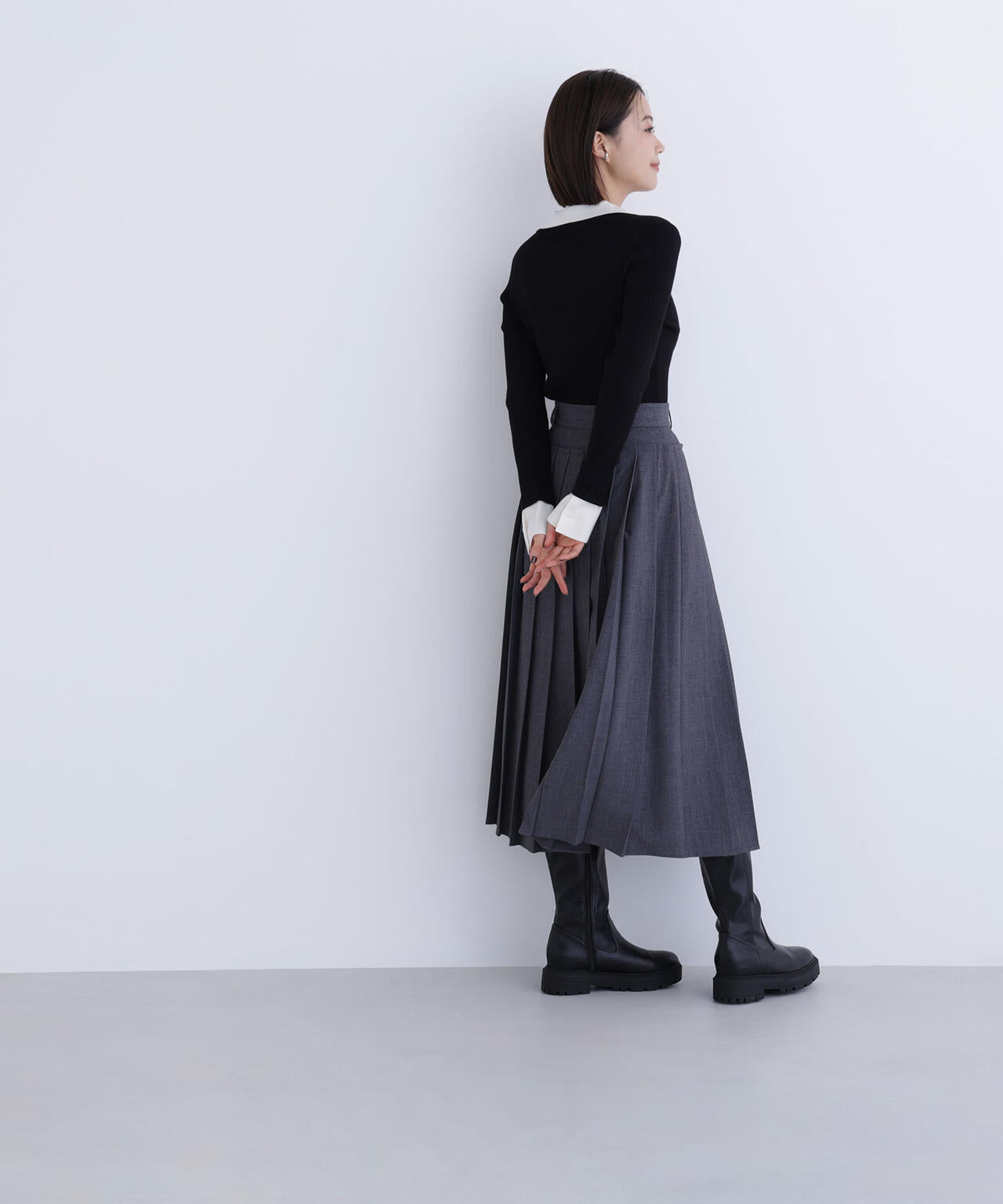 ダブルカラーVネックリブニット