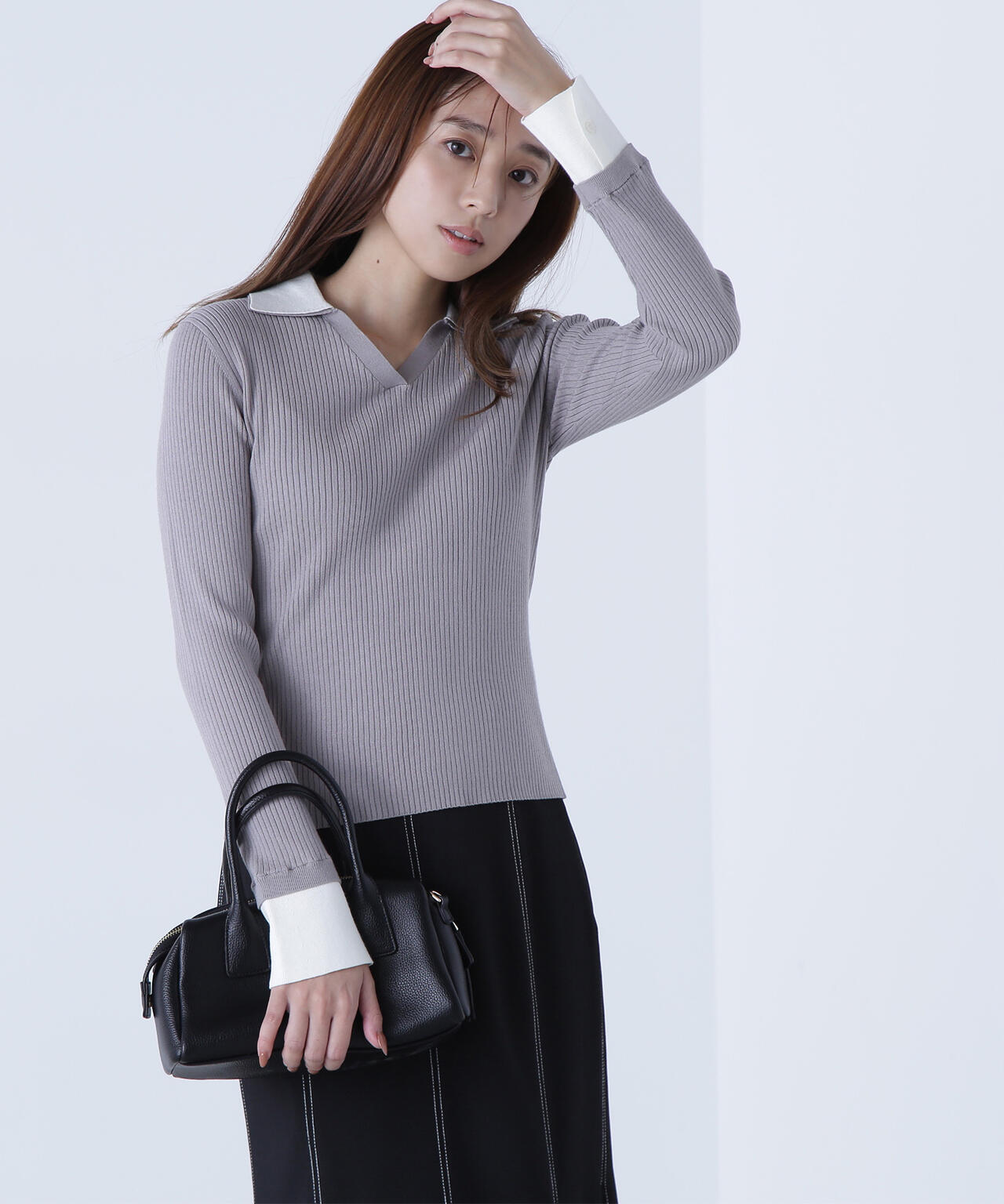 ダブルカラーVネックリブニット