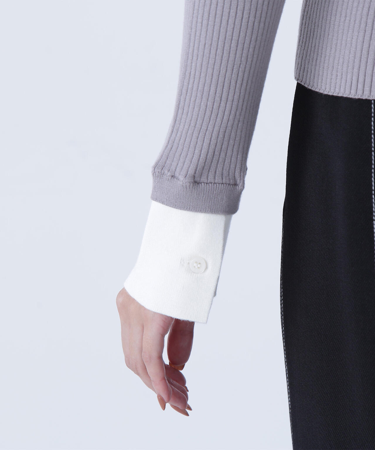 ダブルカラーVネックリブニット