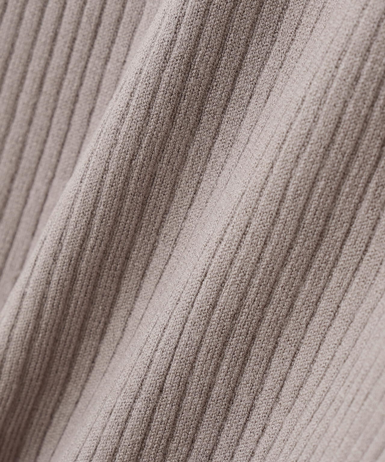 ダブルカラーVネックリブニット