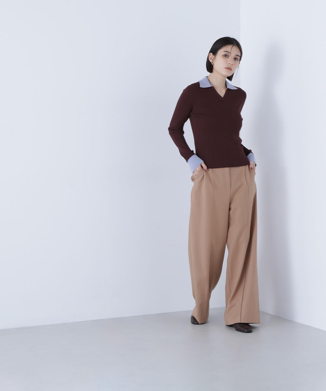 ダブルカラーVネックリブニット