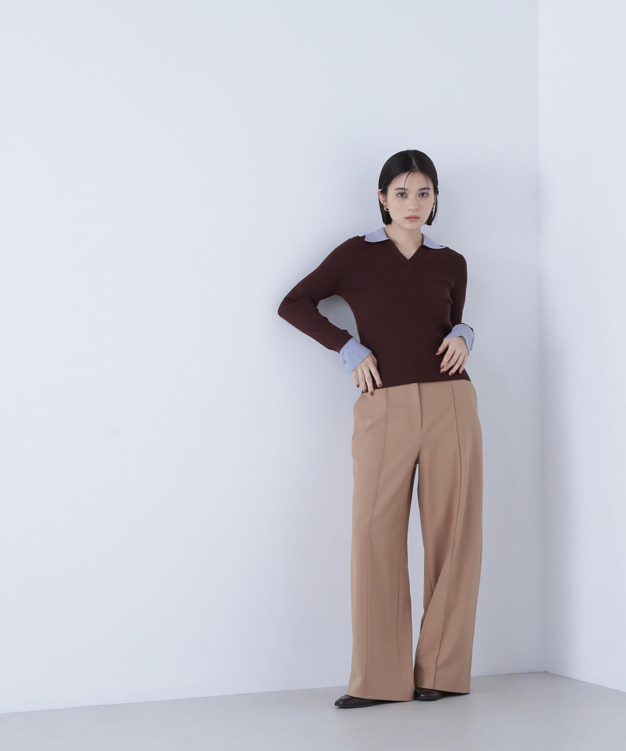 ダブルカラーVネックリブニット